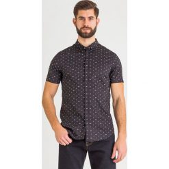 KOSZULA armani exchange. Koszule męskie Armani Exchange, s, bez wzorów, eleganckie, bez kołnierzyka, bez rękawów. W wyprzedaży za 295,20 zł.