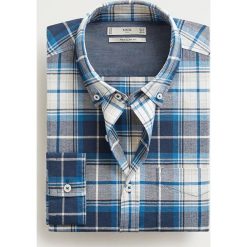Mango Man - Koszula Pad. Niebieskie koszule męskie Mango Man, s, bez wzorów, z bawełny, casualowe, button down, z długim rękawem. W wyprzedaży za 69,90 zł.
