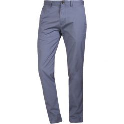 Chinosy męskie: Club Monaco CONNOR Spodnie materiałowe breton blue