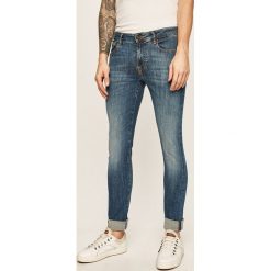 Guess Jeans - Jeansy Angels. Niebieskie jeansy męskie Guess Jeans, m, z aplikacjami, z obniżonym stanem. Za 559,90 zł.