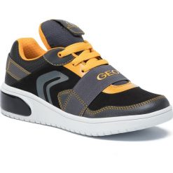 Sneakersy GEOX - J Xled B. B J927QB 0AUFH C0054 D Black/Yellow. Czarne trampki chłopięce Geox, bez wzorów, ze skóry ekologicznej, na sznurówki. W wyprzedaży za 299,00 zł.