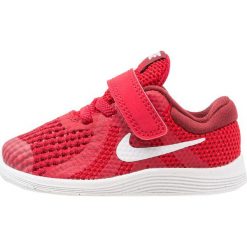 Nike Performance REVOLUTION 4 Obuwie do biegania treningowe gym red/white/team red/black. Czerwone buty do biegania damskie Nike Performance, z materiału. Za 129,00 zł.