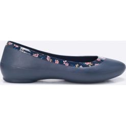 Crocs - Baleriny. Niebieskie baleriny damskie Crocs, bez wzorów, z materiału, bez obcasa. W wyprzedaży za 139,90 zł.