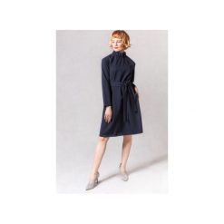 Granatowa sukienka PRETTY DEEP NAVY. Zielone sukienki z falbanami marki Soleil, na co dzień, xs, z dekoltem w łódkę, dopasowane. Za 490,00 zł.