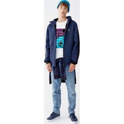 Koszulka z flokowanym nadrukiem czaszki. Białe koszulki męskie Pull&Bear, m, z nadrukiem, bez kołnierzyka, z krótkim rękawem, krótkie. Za 59,90 zł.