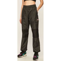 Reebok Classic - Spodnie. Szare spodnie damskie Reebok Classic, s, z poliesteru. Za 269,90 zł.