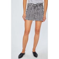 Tally Weijl - Szorty. Białe szorty damskie TALLY WEIJL, bez wzorów, z elastanu, casualowe, z podwyższonym stanem. W wyprzedaży za 44,90 zł.