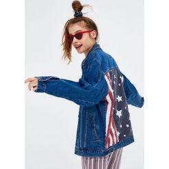 Kurtki damskie: Kurtka jeansowa z flagą