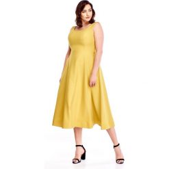 Sukienka z rozkloszowanym dołem zielony. Zielone sukienki damskie N/A, plus size, bez wzorów, bez kołnierzyka, plus size, bez rękawów, rozkloszowane. Za 350,12 zł.
