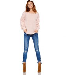 Oversizowy Rózowy Sweter z Bufiastym Rękawem. Różowe swetry damskie Molly.pl, uniwersalny, bez wzorów, z jeansu, eleganckie, z długim rękawem, długie, bez kaptura. Za 99,90 zł.