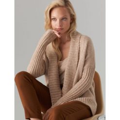 Niezapinany kardigan oversize - Różowy. Różowe swetry damskie Mohito, s, bez wzorów. W wyprzedaży za 79,99 zł.