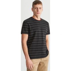 T-shirt w paski - Czarny. Czarne t-shirty damskie Reserved, s, w paski, bez kołnierzyka. Za 79,99 zł.