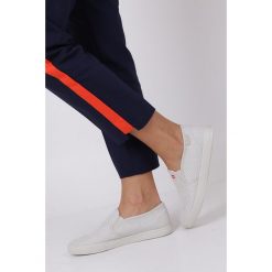 Szare trampki slip on big star dd274887. Szare trampki i tenisówki damskie BIG STAR, bez wzorów, z materiału, bez zapięcia. W wyprzedaży za 94,99 zł.