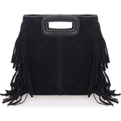 Skórzana torebka w kolorze czarnym - 24 x 25 x 5 cm. Czarne torebki klasyczne damskie Black Bags, w paski, ze skóry, na ramię, bez dodatków. W wyprzedaży za 263,95 zł.