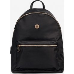 Tommy Hilfiger Plecak Czarny. Czarne plecaki damskie TOMMY HILFIGER, w paski, z materiału. Za 428,95 zł.