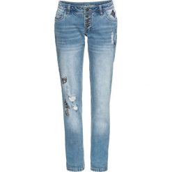 Dżinsy BOYFRIEND z naszywkami bonprix niebieski "stone”. Niebieskie jeansy damskie bonprix, z jeansu. Za 129,99 zł.