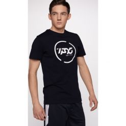T-shirt męski TSM240 - granat. Szare koszulki męskie 4f, m, bez wzorów, bez kołnierzyka, bez rękawów. W wyprzedaży za 39,99 zł.