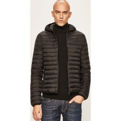 Trussardi Jeans - Kurtka. Czerwone płaszcze męskie Trussardi Jeans, s, bez wzorów, z poliesteru, krótkie, z kapturem. Za 859,90 zł.