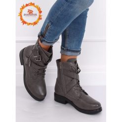 Botki militarne workery szare C581 GREY. Szare botki damskie z futra, militarne, z paskami. Za 78,03 zł.