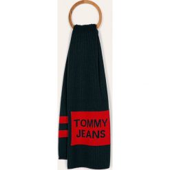 Tommy Jeans - Szalik. Czarne szaliki męskie z bawełny. W wyprzedaży za 179,90 zł.