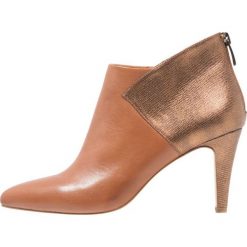 KIOMI Ankle boot cognac/bronze. Brązowe botki damskie na zamek KIOMI, z materiału. Za 379,00 zł.