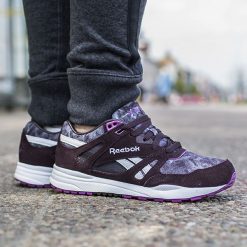 Buty Reebok Ventilator AWD "Urban Plum" (M46492). Białe buty sportowe damskie Reebok, bez wzorów, ze skóry, sportowe. Za 207,99 zł.