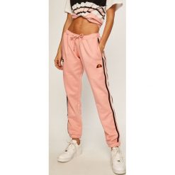 Ellesse - Spodnie. Niebieskie spodnie damskie Ellesse, bez wzorów, z bawełny. W wyprzedaży za 179,90 zł.