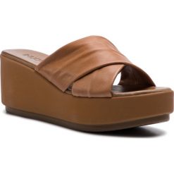 Klapki INUOVO - 123001 Coconut. Pomarańczowe klapki damskie marki Inuovo, bez wzorów, ze skóry, bez obcasa, na obcasie. Za 259,00 zł.