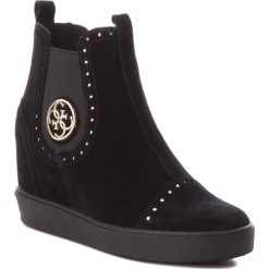 Botki GUESS - FLFRD3 SUE12 BLACK. Czarne buty zimowe damskie marki Guess, z materiału, na obcasie. Za 669,00 zł.