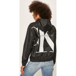 Calvin Klein Jeans - Kurtka. Białe kurtki damskie Calvin Klein Jeans, s, bez wzorów, z poliesteru, krótkie, z kapturem. Za 549,90 zł.