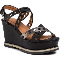 Sandały WRANGLER - Toledo Jeanies WL01570A Black 062. Czarne klapki damskie Wrangler, bez wzorów, ze skóry ekologicznej, bez obcasa, na obcasie. W wyprzedaży za 189,00 zł.