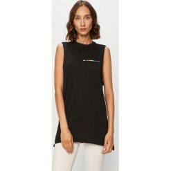 Reebok - Top. Czarne topy damskie Reebok, s, z aplikacjami, z bawełny, z okrągłym kołnierzem. Za 119,90 zł.