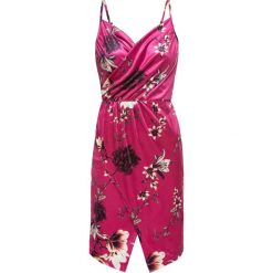 Sukienka na ramiączkach bonprix magenta w kwiatki. Różowe sukienki damskie bonprix, w kwiaty, bez kołnierzyka, bez rękawów. Za 64,99 zł.