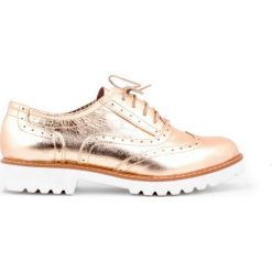Półbuty - skóra naturalna - model 258 - kolor złoty. Żółte półbuty damskie Zapato, bez wzorów, ze skóry, bez obcasa, bez zapięcia. W wyprzedaży za 173,40 zł.