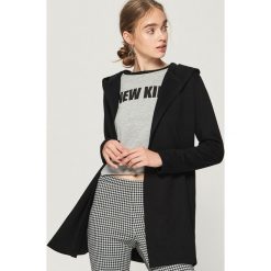 Długa bluza z kapturem - Czarny. Bluzy damskie Sinsay. Za 69,99 zł.