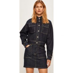 Pepe Jeans - Kurtka jeansowa Peggy x Dua Lipa. Niebieskie kurtki damskie s, z elastanu, krótkie. W wyprzedaży za 319,90 zł.