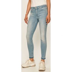 Calvin Klein - Jeansy K20K201993. Niebieskie jeansy damskie Calvin Klein. W wyprzedaży za 429,90 zł.