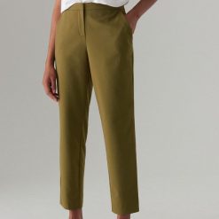 Spodnie z elastyczną talią - Khaki. Brązowe spodnie damskie Mohito. W wyprzedaży za 59,99 zł.