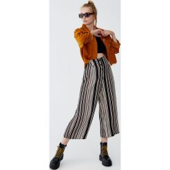 Spodnie culotte z wysokim stanem. Spodnie damskie Pull&Bear, z podwyższonym stanem. Za 69,90 zł.