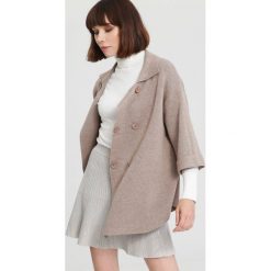 Khaki Płaszcz International. Brązowe kardigany damskie marki other, na zimę, uniwersalny. Za 79,99 zł.