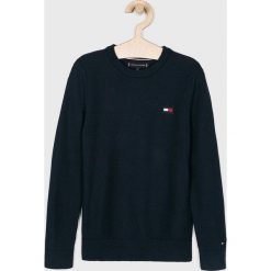 Tommy Hilfiger - Sweter dziecięcy 128-176 cm. Niebieskie swetry chłopięce TOMMY HILFIGER, bez wzorów, z bawełny, z okrągłym kołnierzem. W wyprzedaży za 159,90 zł.