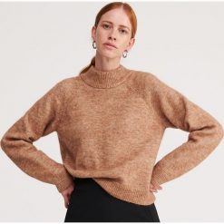 Sweter z wełną i moherem - Beżowy. Brązowe swetry damskie Reserved, s, z wełny. W wyprzedaży za 199,99 zł.