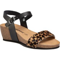 Sandały DR. BRINKMANN - 711007 Leo 1. Pomarańczowe klapki damskie Dr. Brinkmann, bez wzorów, ze skóry, bez obcasa, na obcasie. Za 189,00 zł.