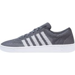 KSWISS ADDISON PIQUE Tenisówki i Trampki dark shadow/white. Szare tenisówki damskie K-SWISS, z tworzywa sztucznego. W wyprzedaży za 314,25 zł.