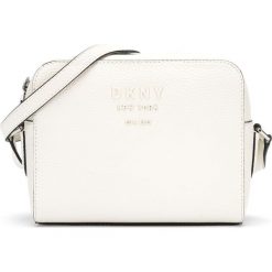 DKNY Noho Cross body bag Biały. Białe torebki klasyczne damskie DKNY, w paski, ze skóry. Za 952,95 zł.