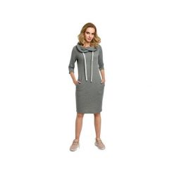 M391 Sukienka szara. Szare sukienki damskie Moe, na co dzień, s, bez wzorów, z bawełny, z wykładanym kołnierzem, bez rękawów, dopasowane. Za 149,00 zł.
