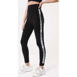 Czarno-Białe Legginsy Highly Valued. Czarne legginsy damskie Born2be, m, z napisami. Za 29,99 zł.