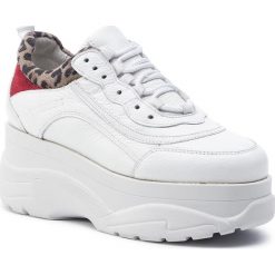 Sneakersy TOGOSHI - TG-09-02-000052 681. Białe półbuty damskie Togoshi, na co dzień, bez wzorów, ze skóry, bez obcasa, na płaskiej podeszwie, bez zapięcia. W wyprzedaży za 299,00 zł.