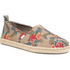 Espadryle TOMS - Classic 10015006 Oxford Tan Tropical Print/Rope. Szare espadryle męskie Toms, bez wzorów, z tworzywa sztucznego. Za 269,00 zł.