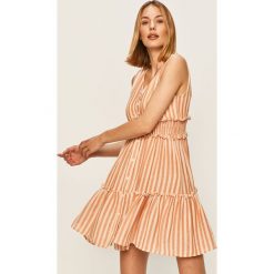 Answear - Sukienka Answear Lab. Czerwone sukienki damskie ANSWEAR, na co dzień, s, bez wzorów, z bawełny, casualowe, bez kołnierzyka, bez rękawów, mini, rozkloszowane. Za 149,90 zł.